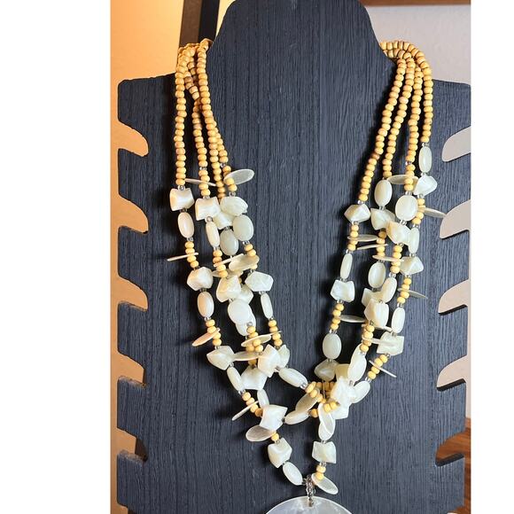 Vtg Multi-Strand Mother of Pearl Beaded Necklace with Large Shell Pendant Boho - Picture 5 of 10